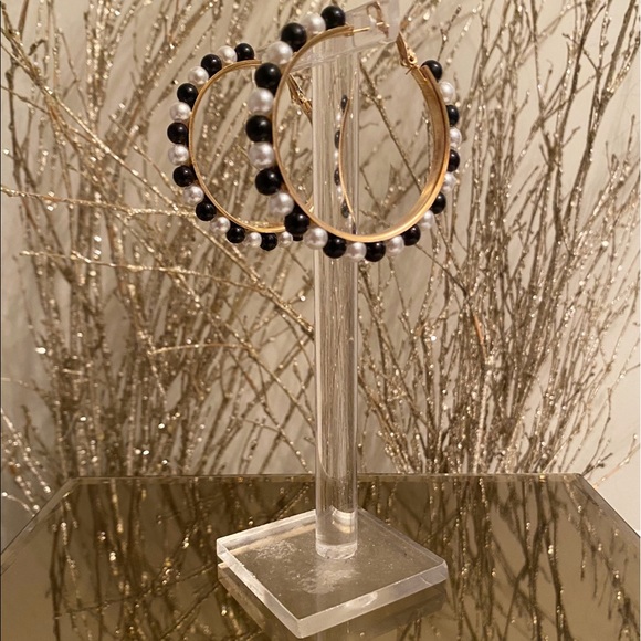 Blk/Wht Pearl Hoops✨✨ - Picture 3 of 3